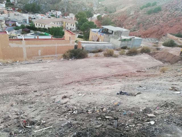 El Ayuntamiento de Lorca retira 26 toneladas de escombro, basura y maleza en el barrio de San Pedro tras acometer una actuación de limpieza a fondo - 1, Foto 1