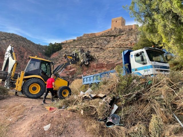 El Ayuntamiento de Lorca retira 26 toneladas de escombro, basura y maleza en el barrio de San Pedro tras acometer una actuación de limpieza a fondo - 2, Foto 2