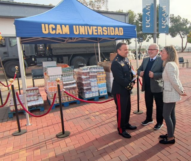 UCAM Cartagena hace su aportación a la 'Tonelada Solidaria' - 1, Foto 1