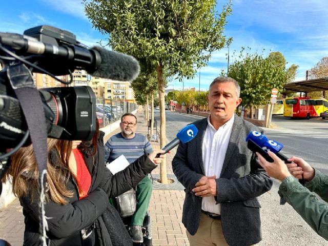 El Ayuntamiento reivindica la mejora de la accesibilidad de los autobuses que suplen al servicio de cercanías de Lorca - 1, Foto 1