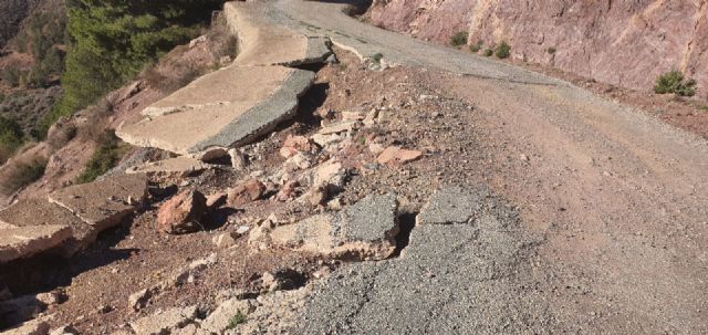 El PSOE de Lorca alerta del peligroso estado de la pista forestal de la Peñarrubia y exige a la CARM su arreglo inmediato - 1, Foto 1