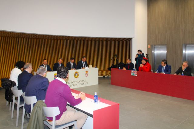 Lorca acoge una cumbre histórica en la que doce comarcas murcianas y andaluzas se unen para exigir la recuperación del tren con Granada - 5, Foto 5