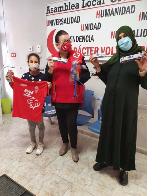 ESP Solutions promueve los valores del deporte regalando camisetas del Real Murcia a niños y niñas atendidos por Cruz Roja en Murcia - 1, Foto 1