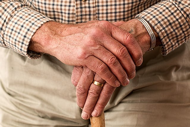 ¿Cómo prevenir caídas en personas mayores? - 1, Foto 1