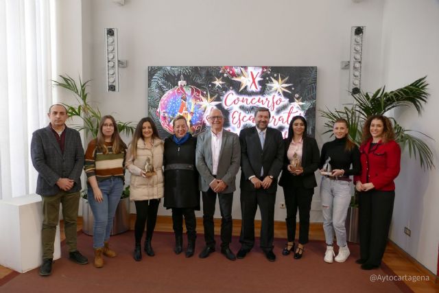 Los galardonados por el Concurso de Escaparates Navideños de 2022 ya han recogido sus premios - 1, Foto 1