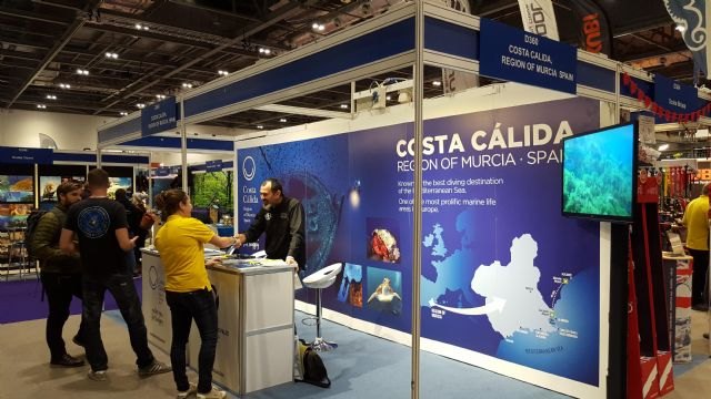 La Región exhibe sus fondos marinos en la ´Dive Show´ de Londres para aumentar la llegada de turistas de buceo durante todo el año - 1, Foto 1