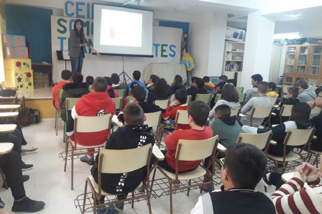 Charla sobre deporte y nutrición con alumnos de primaria del colegio Mastia - 1, Foto 1