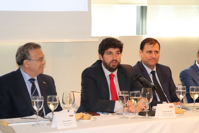 Fernando López Miras participa en el encuentro 'La Tapa Inmobiliaria', organizado por la Asociación de Promotores Inmobiliarios de la Región de Murcia - 2, Foto 2