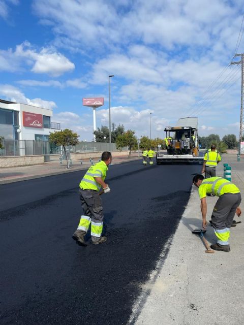 El Polígono Industrial Oeste ya tiene nuevo pavimento - 1, Foto 1