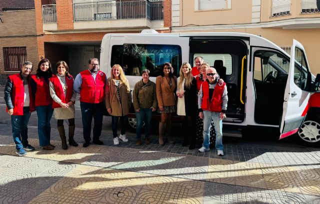 Cruz Roja adquiere un vehículo adaptado para facilitar el transporte de personas con movilidad reducida - 1, Foto 1