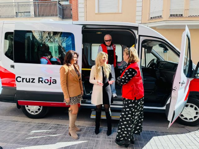 Cruz Roja adquiere un vehículo adaptado para facilitar el transporte de personas con movilidad reducida - 4, Foto 4