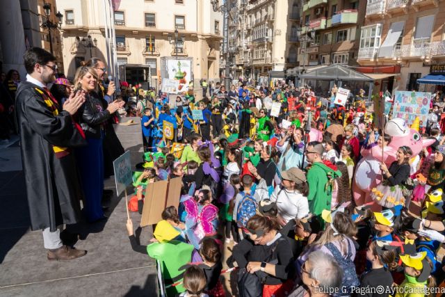 Los escolares de Cartagena llenan la ciudad de alegría con su desfile de carnaval - 1, Foto 1