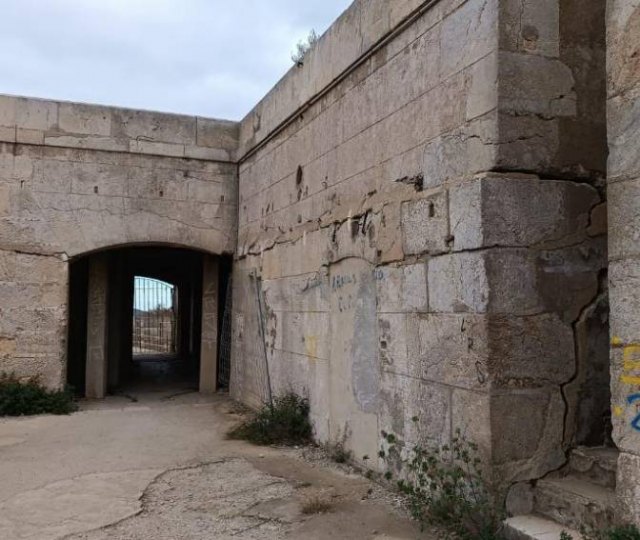 Denuncia urgente por riesgo de derrumbe en el Castillo de San Julián - 2, Foto 2