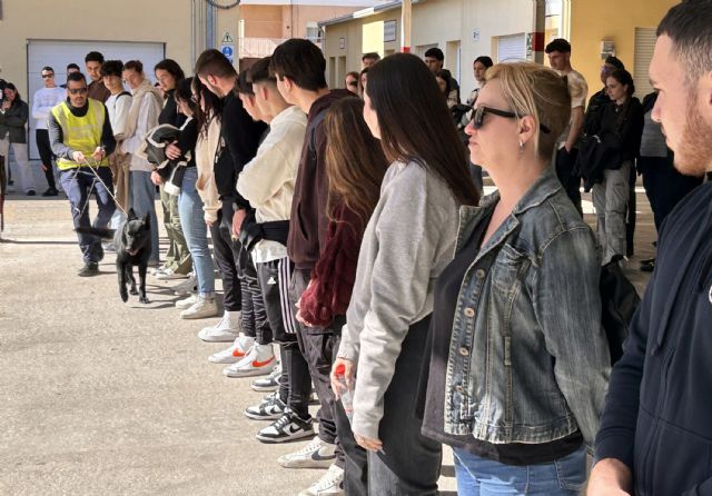 La Guardia Civil recibe la visita de alumnos del Grado de Criminología y Seguridad de la UMU - 3, Foto 3