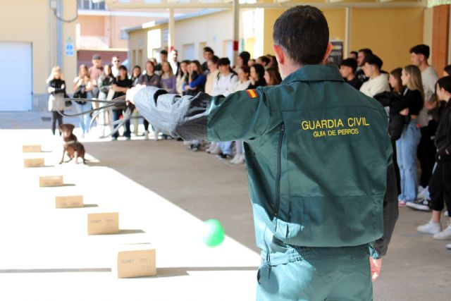 La Guardia Civil recibe la visita de alumnos del Grado de Criminología y Seguridad de la UMU - 4, Foto 4