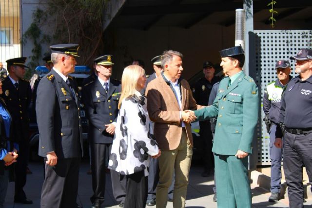 Lorca muestra su repulsa por el asesinato de los dos guardias civiles el pasado viernes en Barbate - 1, Foto 1