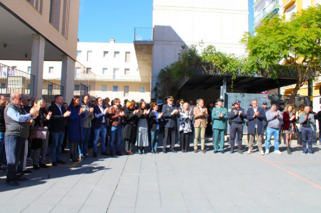 Lorca muestra su repulsa por el asesinato de los dos guardias civiles el pasado viernes en Barbate - 2, Foto 2