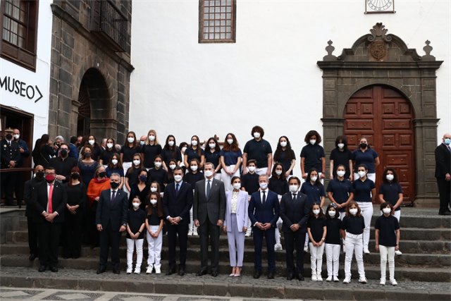 Pedro Sánchez acompaña a SS.MM. los Reyes en el acto de homenaje al Pueblo de La Palma - 1, Foto 1