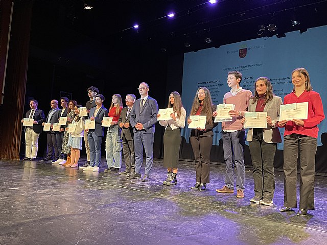 24 alumnos reciben los premios extraordinarios de Secundaria y Bachillerato por su esfuerzo y buen expediente académico - 1, Foto 1