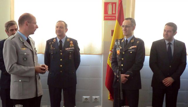 El Alcalde asiste a la clausura y entrega de trofeos del 49 Campeonato de España de Paracaidismo Militar - 5, Foto 5
