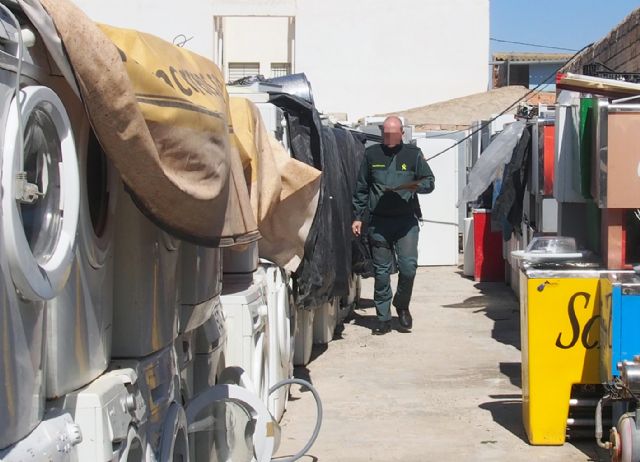 La Guardia Civil inmoviliza miles de residuos ilegales en un recinto de Las Torres de Cotillas - 2, Foto 2