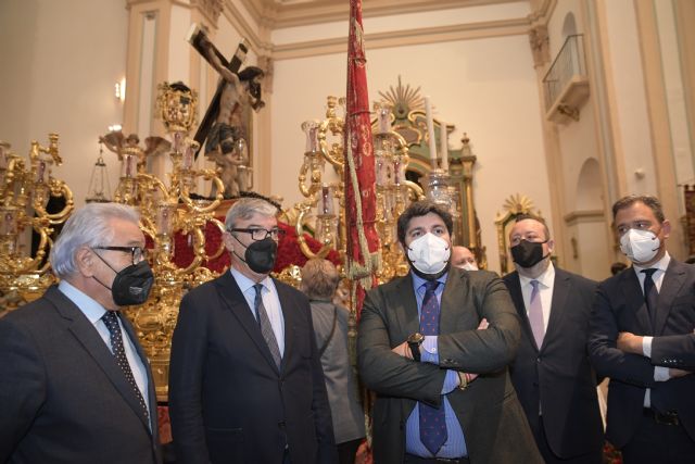 López Miras acompaña a los ‘coloraos’ tras la suspensión de su procesión - 1, Foto 1