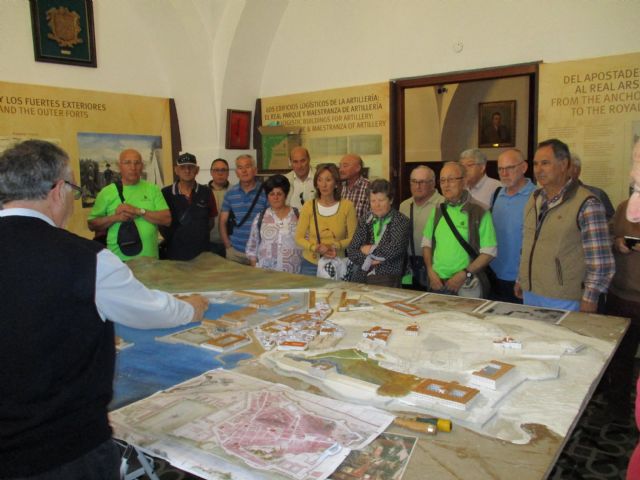 El grupo de senderismo de mayores de Servicios Sociales visita las Fuentes del Marqués y dos museos de Cartagena - 1, Foto 1