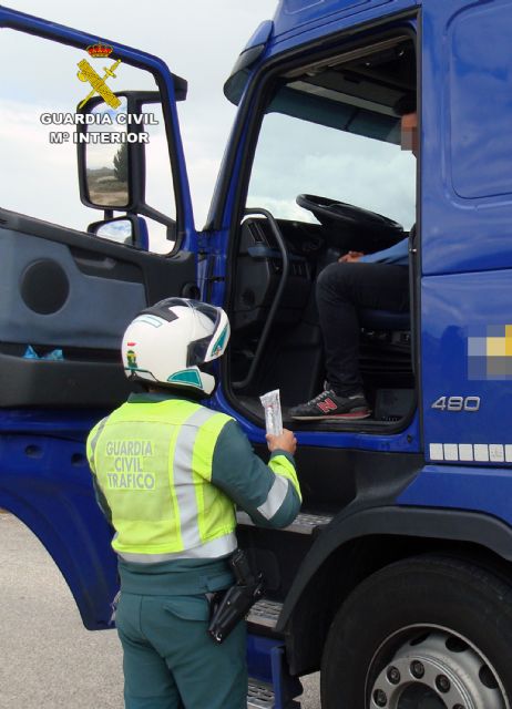 La Guardia Civil intercepta al conductor de un vehículo articulado de 26 toneladas conduciendo bajo los efectos de drogas - 1, Foto 1