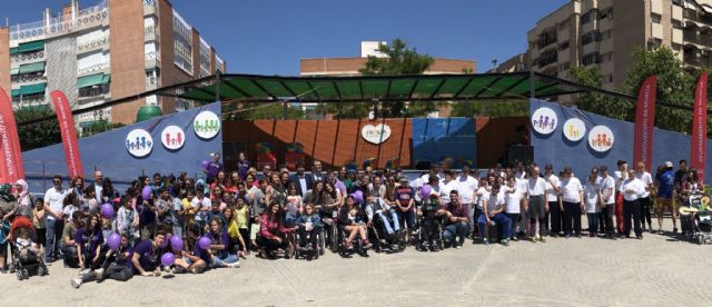 Centenares de familias celebran su día en el jardín de la Seda - 1, Foto 1