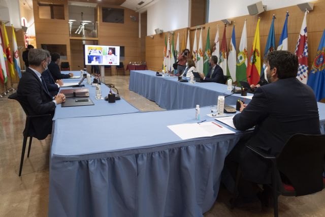 Dos jóvenes de la Región participan en la reunión semanal del Consejo de Gobierno para aportar ideas que fomenten la acción juvenil - 1, Foto 1