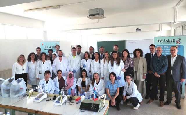 El IES Sanje de Alcantarilla recibe 17 equipos de laboratorio para los alumnos de sus ciclos formativos científicos - 4, Foto 4