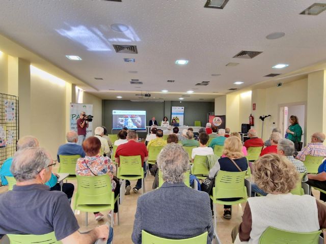 El Ayuntamiento de Lorca apuesta por los mayores con la puesta en marcha de nuevos talleres de informática - 1, Foto 1