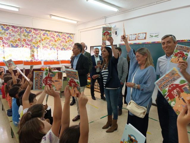 Un cómic fomenta entre los escolares el trabajo que realizan de los ganaderos y el relevo generacional - 1, Foto 1