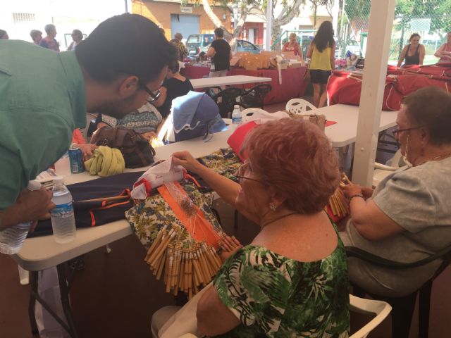 La Asociación Amigas de Torreciega reunió a un centenar de mujeres en su III Encuentro de Bolillo - 1, Foto 1