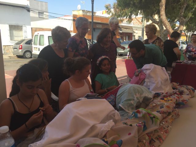 La Asociación Amigas de Torreciega reunió a un centenar de mujeres en su III Encuentro de Bolillo - 2, Foto 2