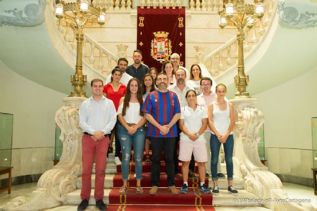 El Minerva-Cartagena Feminas recibe el reconocimiento del Ayuntamiento por el ascenso a Segunda - 1, Foto 1