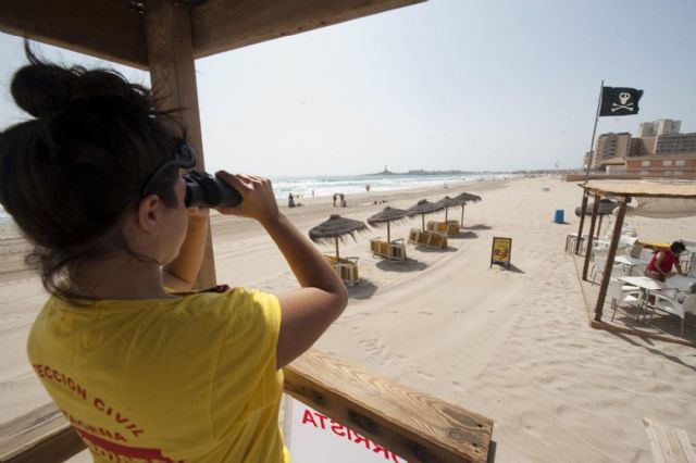 El Ayuntamiento amplía el número y horario de los puestos de vigilancia en las playas cartageneras - 1, Foto 1