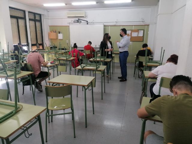 Más de 1.600 personas se examinan hoy de las pruebas de acceso a ciclos de FP de Grado Medio y Superior en 14 centros educativos - 1, Foto 1