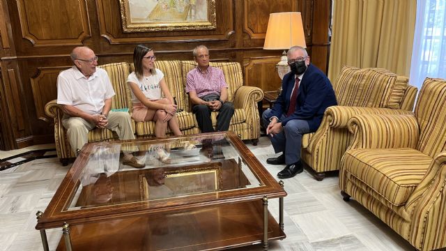 El presidente de la Asamblea Regional se reúne con la Federación de Núcleos Afectados por la Ley de Costas en la Región de Murcia - 1, Foto 1