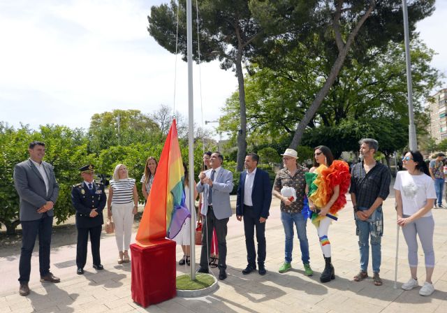 La bandera arcoíris lucirá de forma permanente en la Plaza de la Cruz Roja - 1, Foto 1