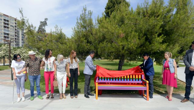 La bandera arcoíris lucirá de forma permanente en la Plaza de la Cruz Roja - 2, Foto 2