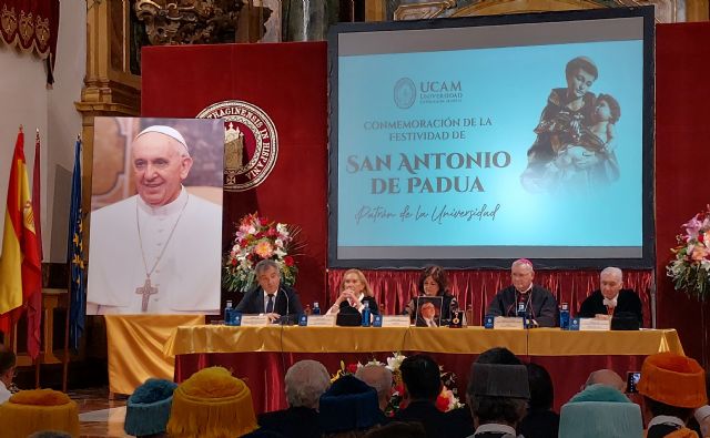 Juan María Vázquez asiste a la ceremonia de entrega de distinciones en la UCAM con motivo de la festividad de San Antonio de Padua - 1, Foto 1