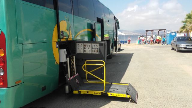 Turistas de toda España disfrutan de la accesibilidad de las playas cartageneras - 4, Foto 4