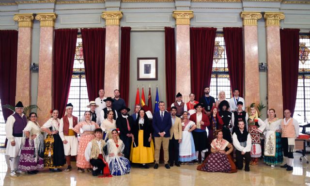 El Alcalde de Murcia recibe a las once agrupaciones que participan en el 55 Festival de Folklore del Mediterráneo - 1, Foto 1