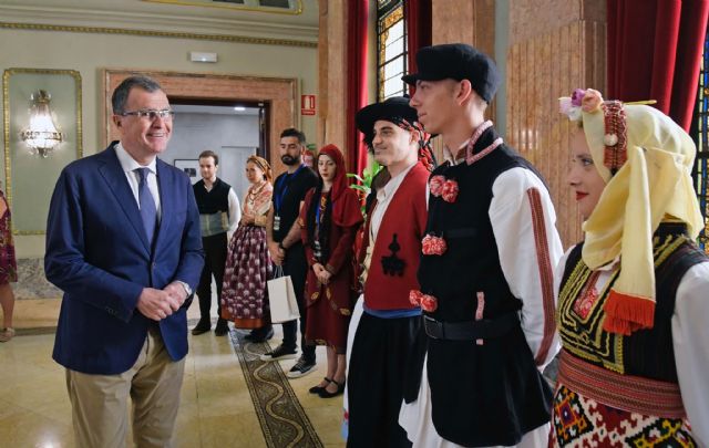 El Alcalde de Murcia recibe a las once agrupaciones que participan en el 55 Festival de Folklore del Mediterráneo - 2, Foto 2