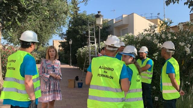 16 desempleados lorquinos realizan durante esta semana tareas de mejora en los entornos urbanos del Calvario y la Alameda Virgen de las Huertas - 4, Foto 4