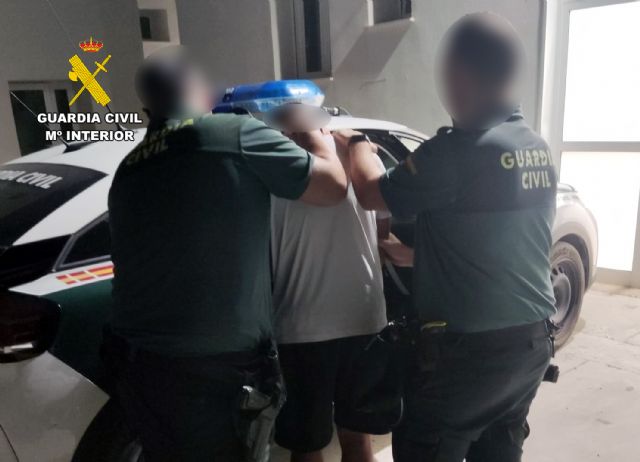 La Guardia Civil detiene in fraganti a dos traficantes de drogas en Calasparra con gran cantidad de cocaína La Guardia Civil detiene in fraganti a dos traficantes de drogas en Calasparra con gran cantidad de cocaína