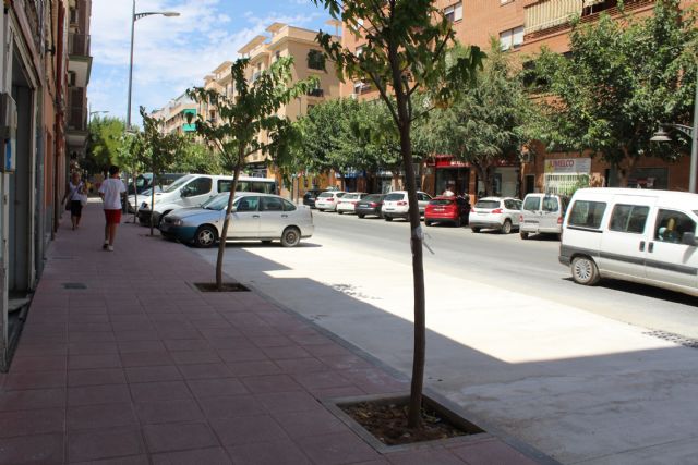 Finaliza la primera fase de renovación de aceras y aparcamiento de la acera sur de avenida de Levante - 2, Foto 2