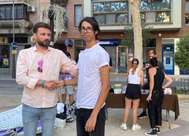 Decenas de jóvenes lorquinos se dan cita en la Plaza Calderón para celebrar el Día Internacional de la Juventud - 3, Foto 3