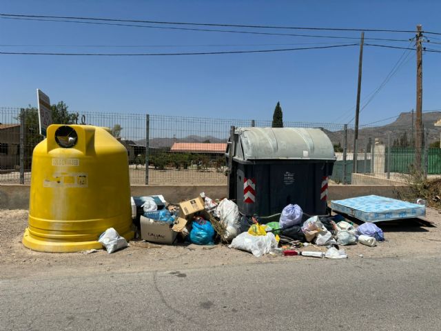 El PSOE vuelve a denunciar el deficitario servicio de recogida de basura - 1, Foto 1